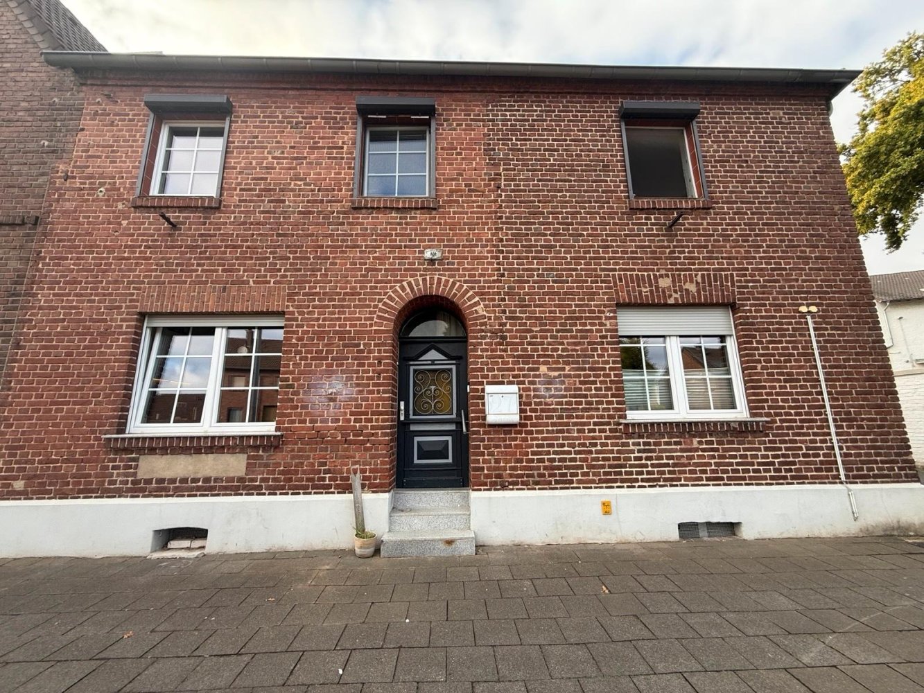 3 bedrooms Townhouse in Rhein-Erft, Germany No. 301738