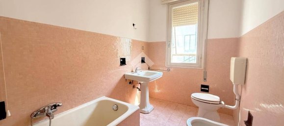 3 bedrooms Apartment in Padua, Italy No. 370240 4