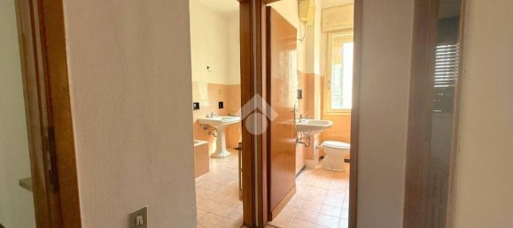 3 bedrooms Apartment in Padua, Italy No. 370240 3