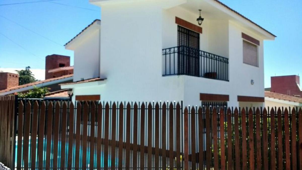 Casa de 3 dormitorios en Córdoba, Argentina No. 18129