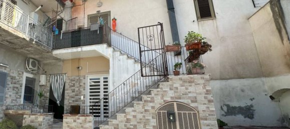 3 rooms House in Pomigliano d'Arco, Italy No. 22385 22
