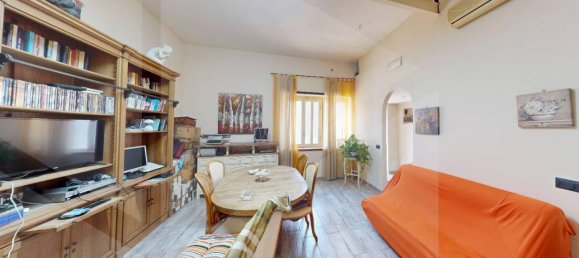 3 rooms House in Pomigliano d'Arco, Italy No. 22385 5