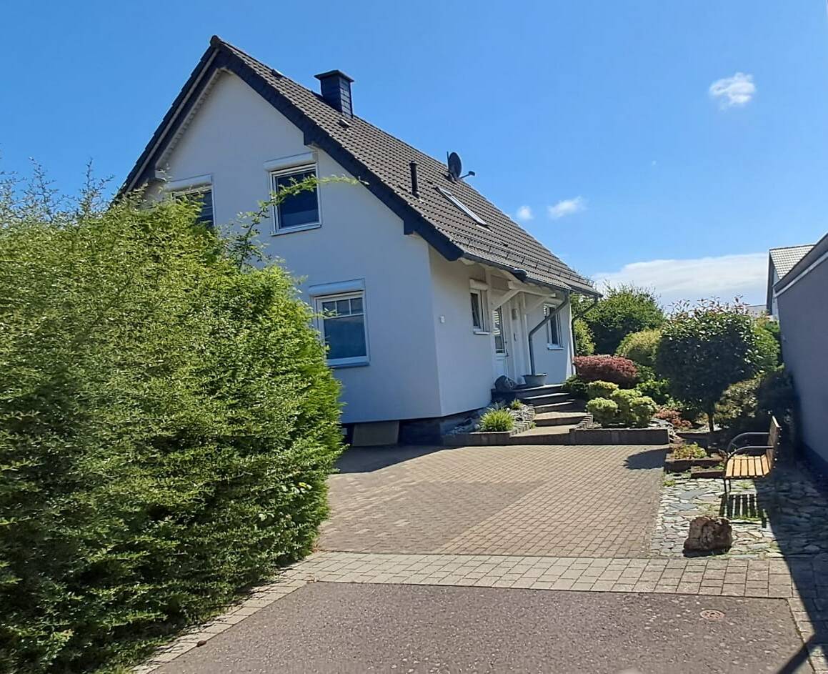 Casa de 4 habitaciónes en Rhein-Hunsruck, Germany No. 226375