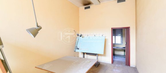 2 rooms Commercial property in Erba, Italy No. 285802 3