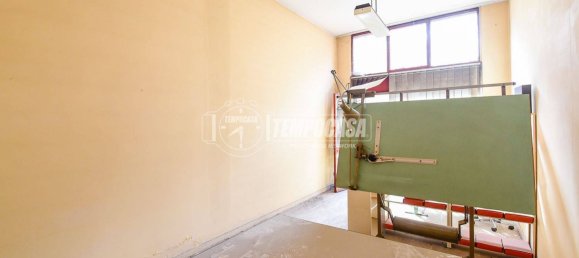 2 rooms Commercial property in Erba, Italy No. 285802 4