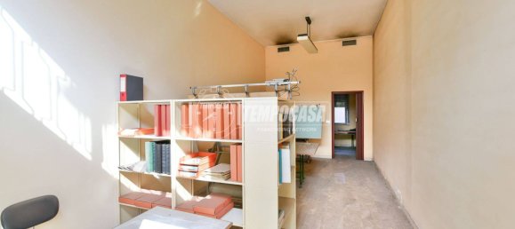 2 rooms Commercial property in Erba, Italy No. 285802 2