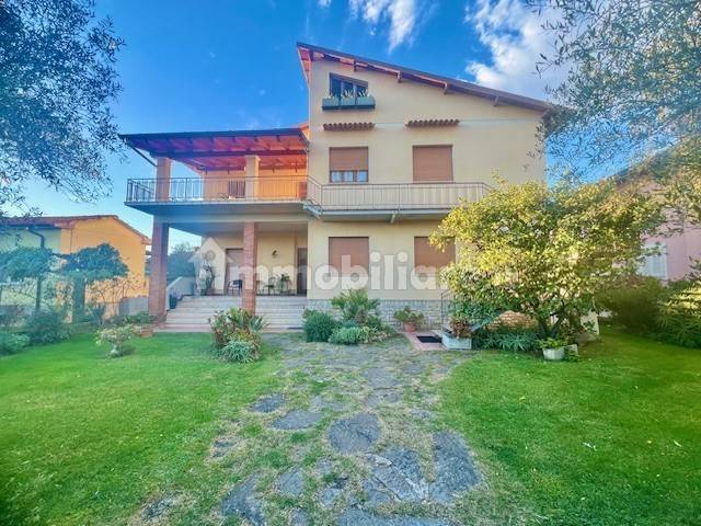 6 bedrooms Villa in Seravezza, Italy No. 46413
