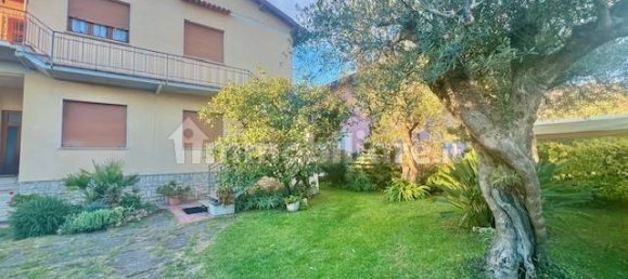 6 bedrooms Villa in Seravezza, Italy No. 46413 3