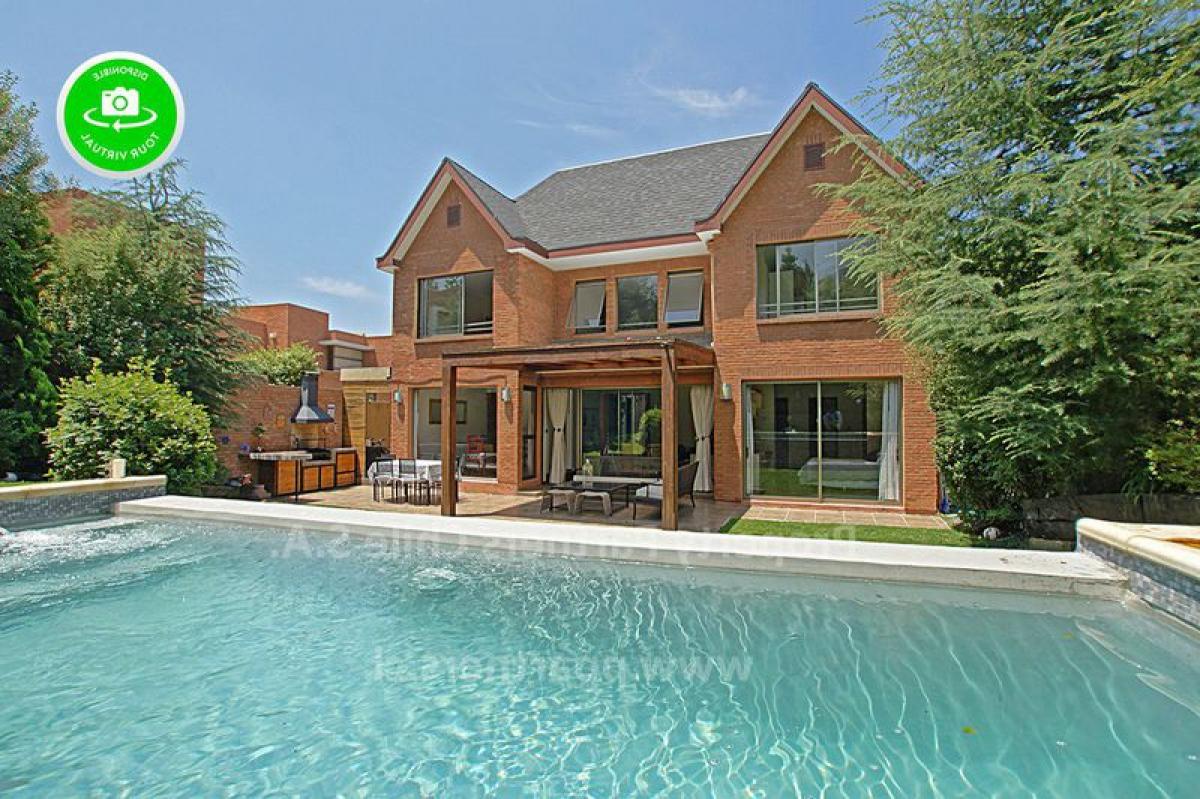 Дом с 5 спальнями в Сантьяго, Чили № 3483