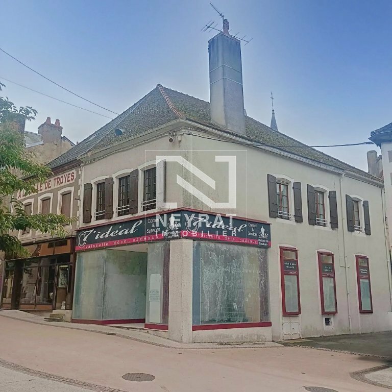 3 bedrooms Building in Luzy, France No. 96806