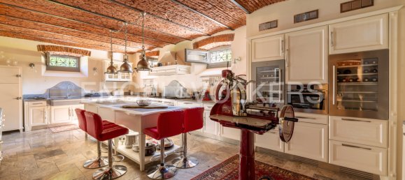 7 bedrooms Villa in Lesa, Italy No. 297776 16
