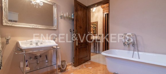 7 bedrooms Villa in Lesa, Italy No. 297776 19