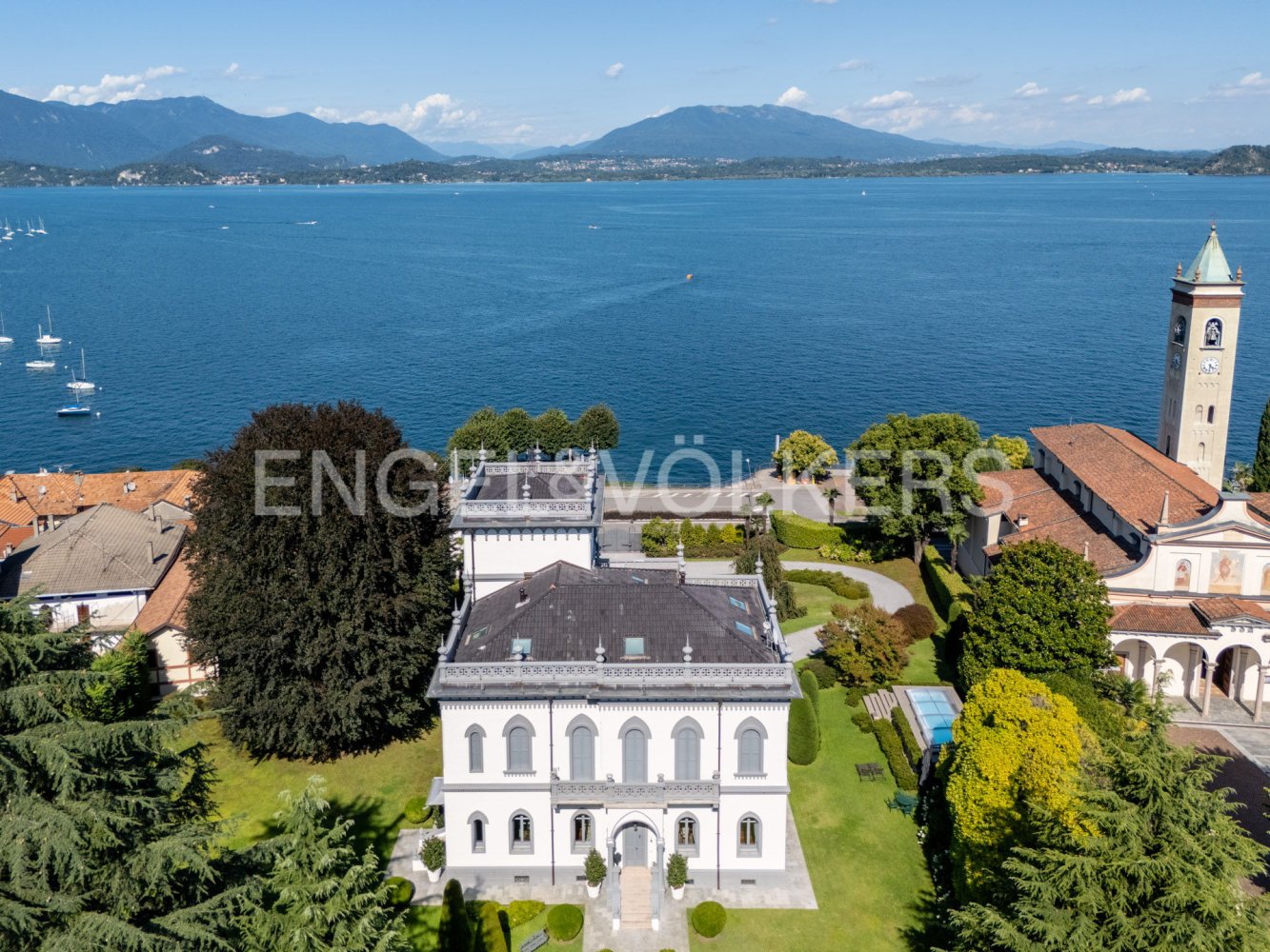 7 bedrooms Villa in Lesa, Italy No. 297776