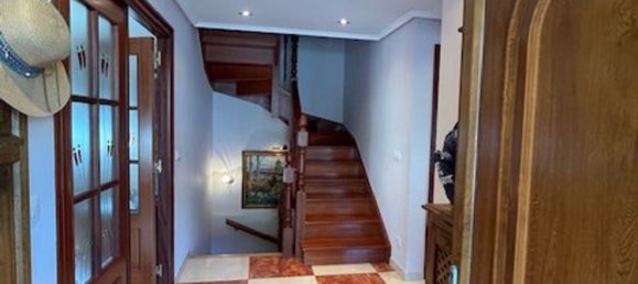 4 bedrooms House in Castro-Urdiales, Spain No. 163851 10