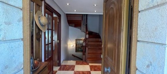 4 bedrooms House in Castro-Urdiales, Spain No. 163851 8