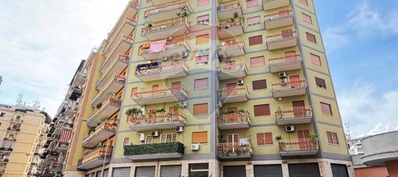 2 Schlafzimmer Wohnung in Palermo, Italy, Nr. 65598 2