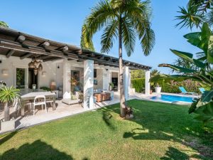 4 bedrooms Villa in Marbella, Spain No. 71321