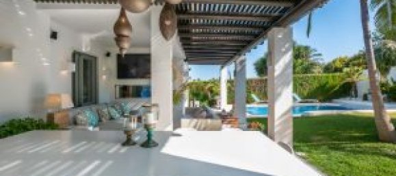 4 bedrooms Villa in Marbella, Spain No. 71321 2