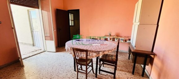 6 bedrooms House in Comiso, Italy No. 358421 3