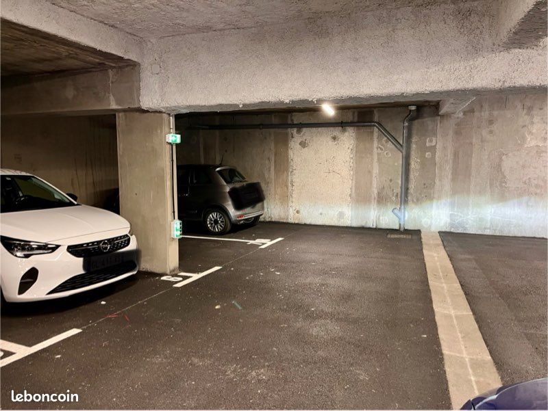  Parking in Rouen, France No. 347242