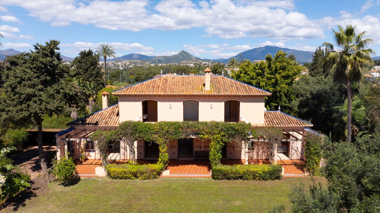 Вилла с 4 спальнями в Эстепона, Испания № 138581