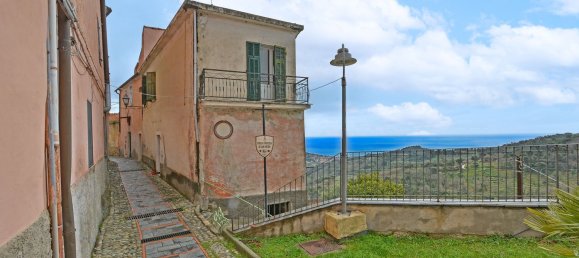 Casa de 5 habitaciónes en Cipressa, Italy No. 90064 3