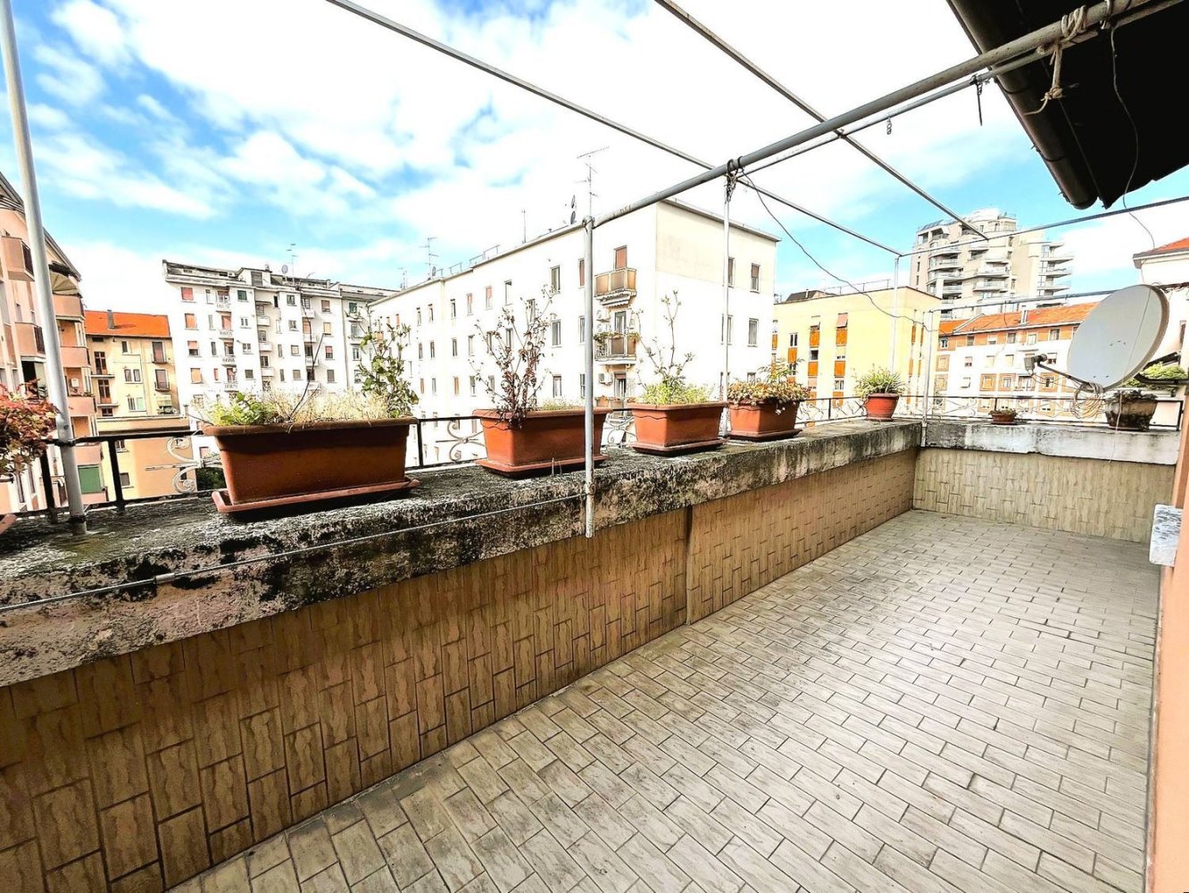 3 bedrooms Apartment in Milan, Italy No. 389747