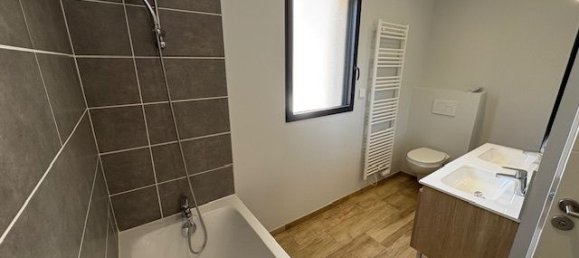 3 bedrooms House in Fitz-James, France No. 363603 3