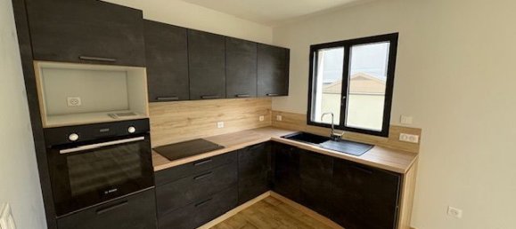 3 bedrooms House in Fitz-James, France No. 363603 2