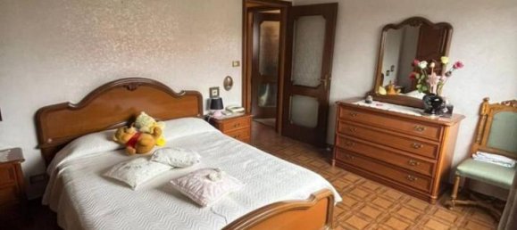 4 rooms Apartment in Turin, Italy No. 19270 9