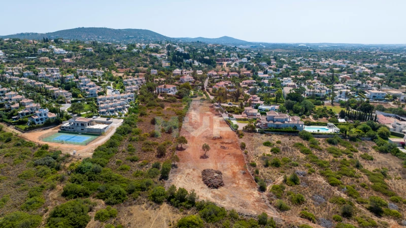  Land in Almancil, Portugal No. 110165
