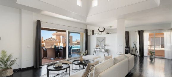 4 bedrooms Penthouse in Marbella, Spain No. 137973 6
