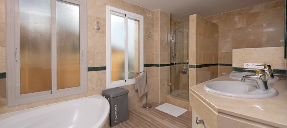 4 bedrooms Penthouse in Marbella, Spain No. 137973 17