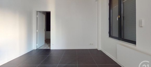 1 bedroom Apartment in Aubervilliers, France No. 299638 3