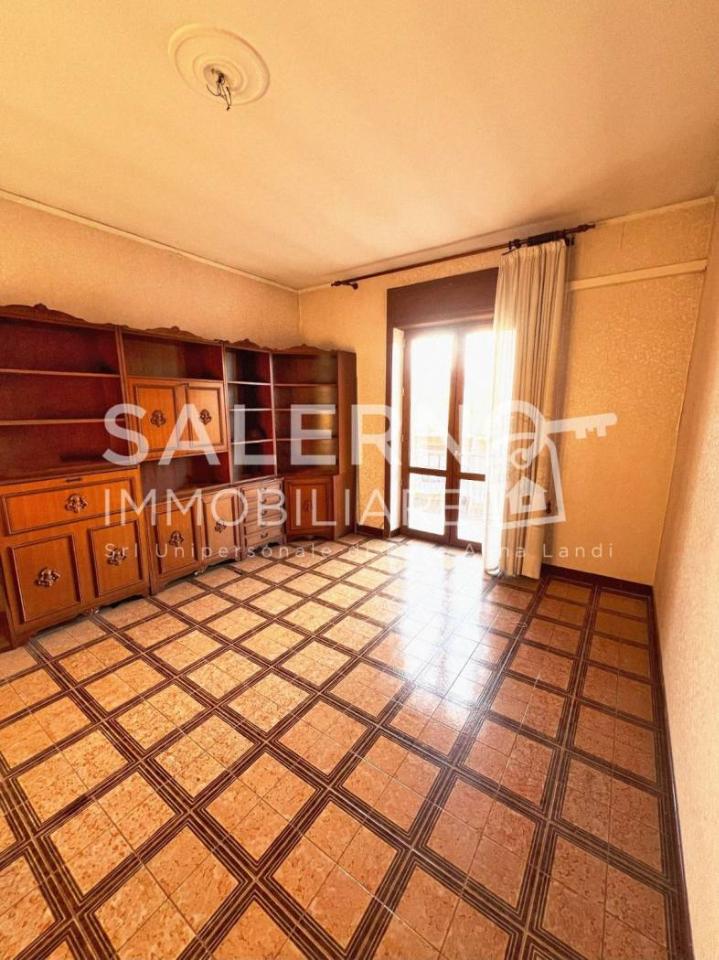 4 rooms Apartment in Salerno, Italy No. 37562