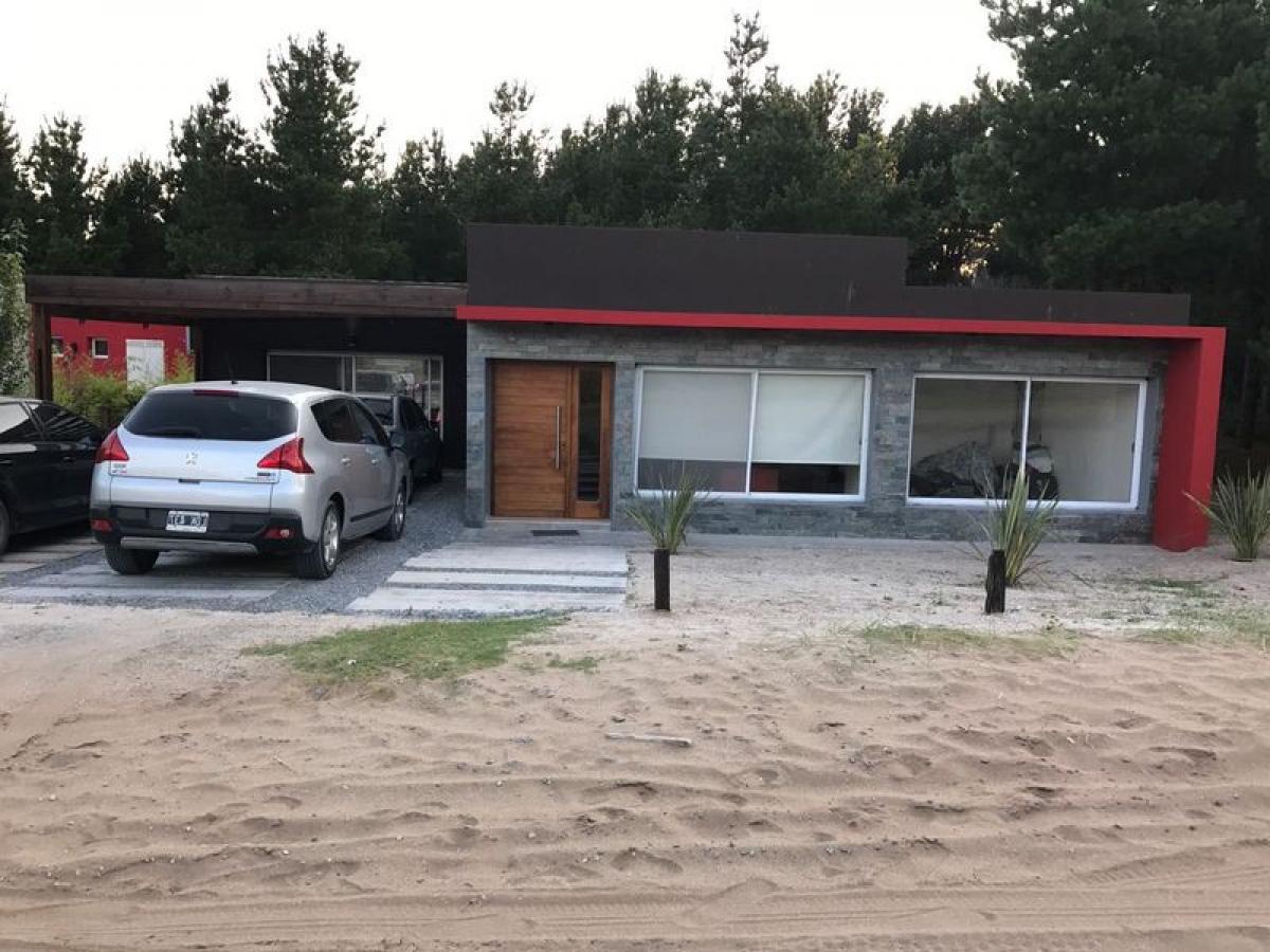 3 bedrooms House in Mar del Plata, Argentina No. 70509