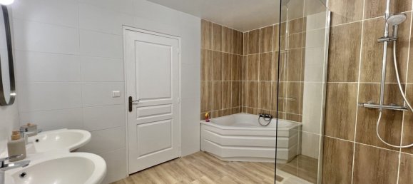 5 bedrooms House in Le Bignon, France No. 201969 10