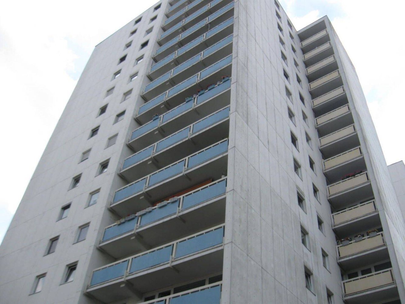 Квартира с 3 комнатами в Оффенбах, Германия № 277704