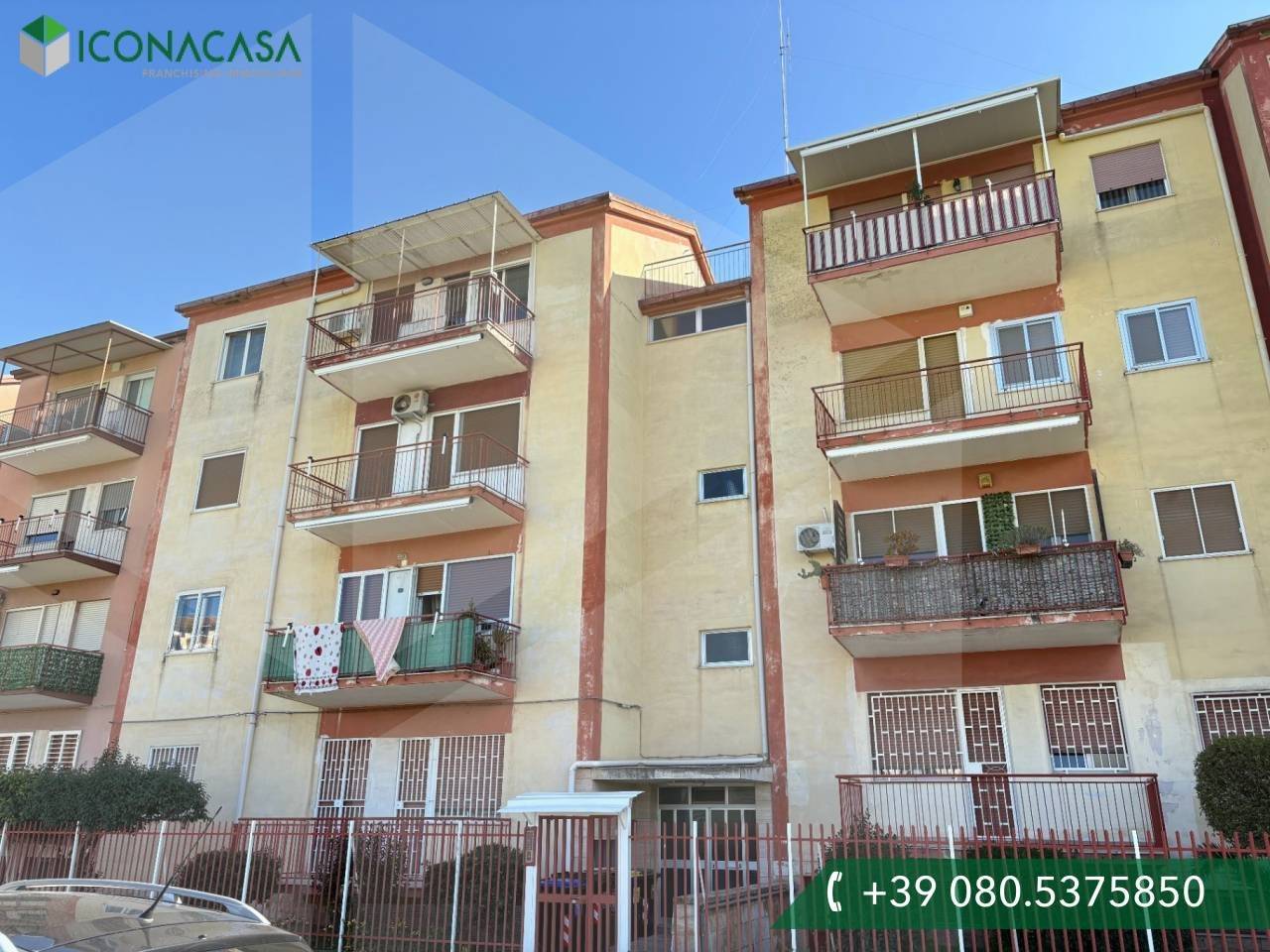 Квартира с 3 спальнями в Бари, Италия № 23694