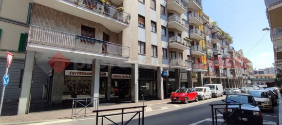 Коммерческая недвижимость 65м² в Арона, Италия № 108442 3