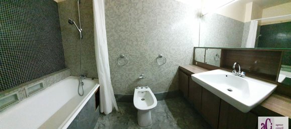 2 bedrooms Apartment in L'Hay-les-Roses, France No. 186638 8