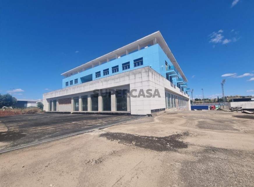 2400m² Commercial property in Elvas, Portugal No. 254691