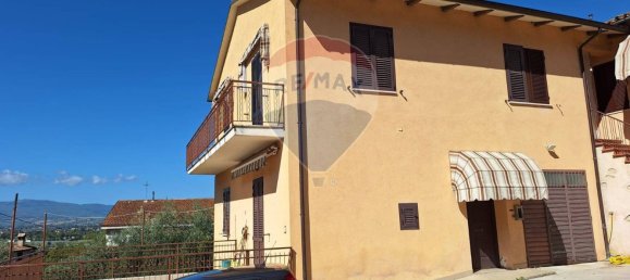 3 Schlafzimmer Haus in Trevi, Italy, Nr. 356192 5