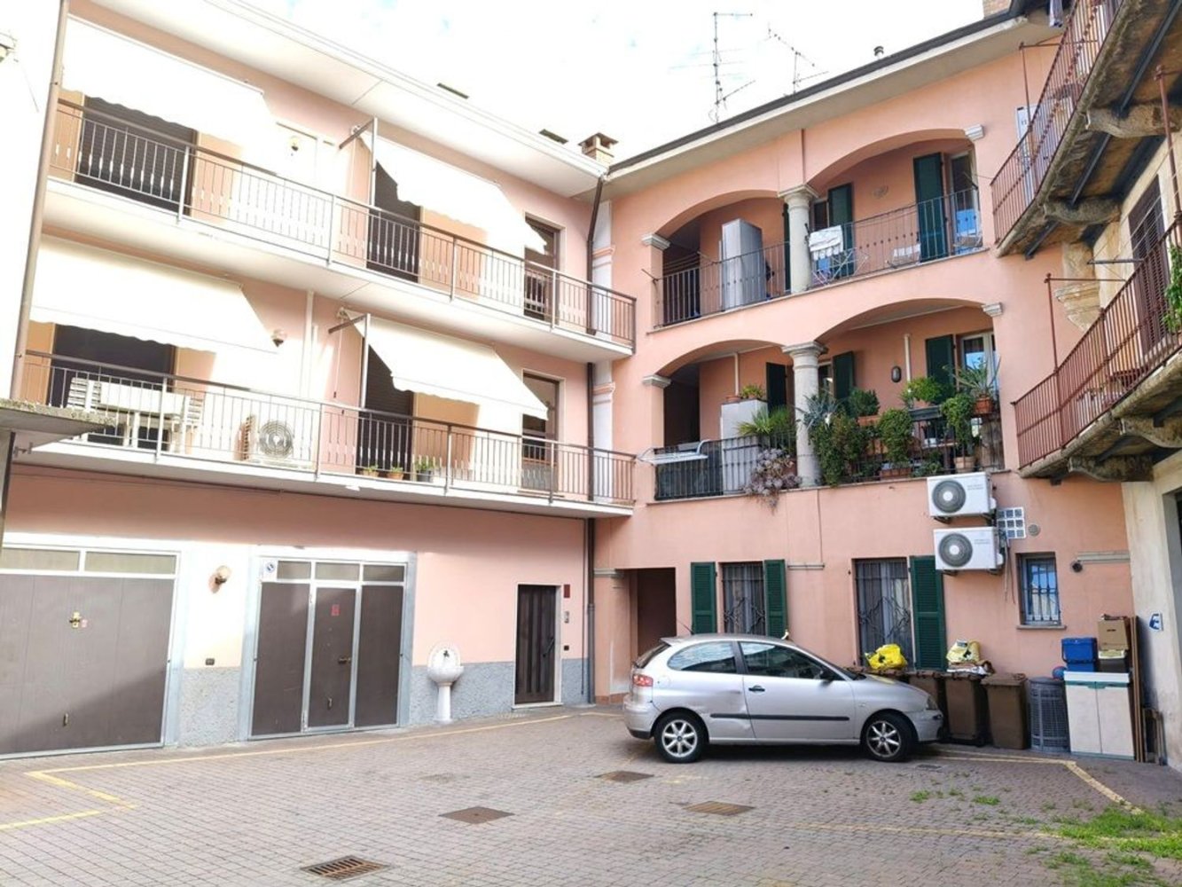 Квартира с 3 комнатами в Фенегро, Италия № 290367