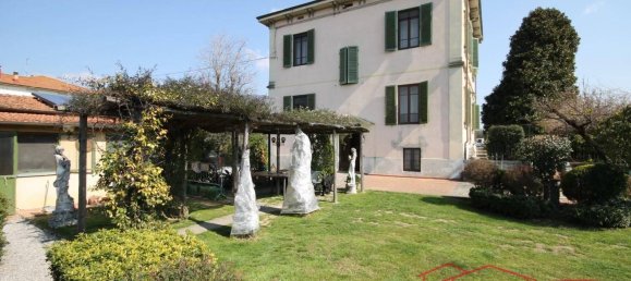 4 bedrooms Villa in Capannori, Italy No. 110339 3