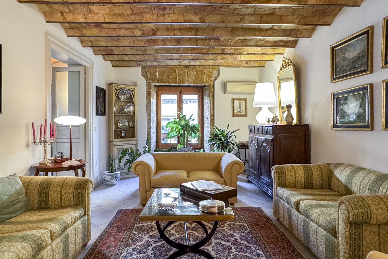 9-salle Appartement à Palermo, Italy No. 103788