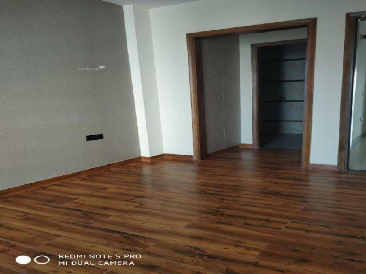 2 bedrooms House in Faridabad, India No. 24247