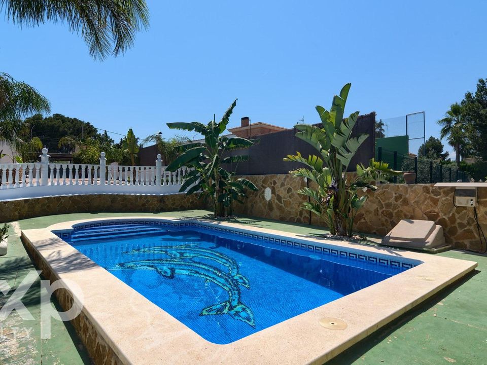 Дом с 5 спальнями в Альгинет, Испания № 184697