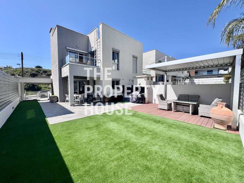 Propiedad comercial de 3 dormitorios en Agios Athanasios, Cyprus No. 139882