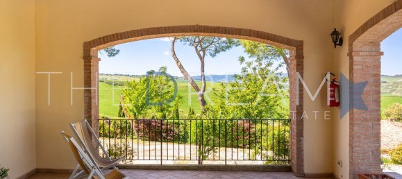 47 rooms Villa in San Quirico d'Orcia, Italy No. 117794 2